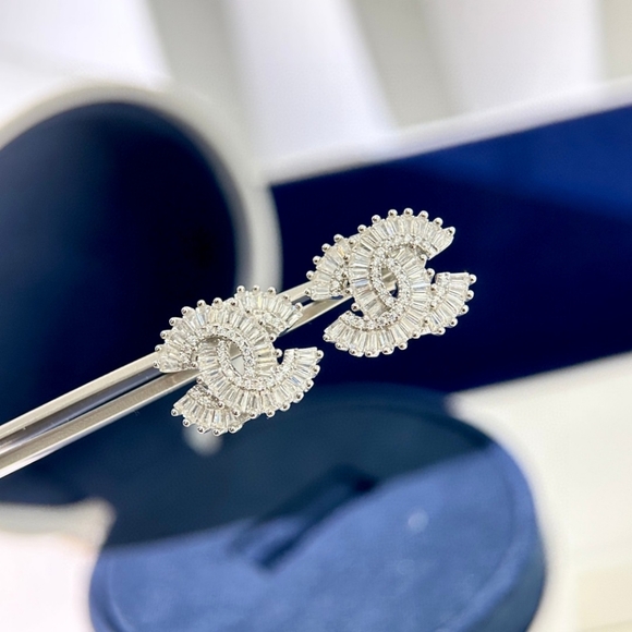 Chanel square diamond stud earrings - Picture 6 of 9